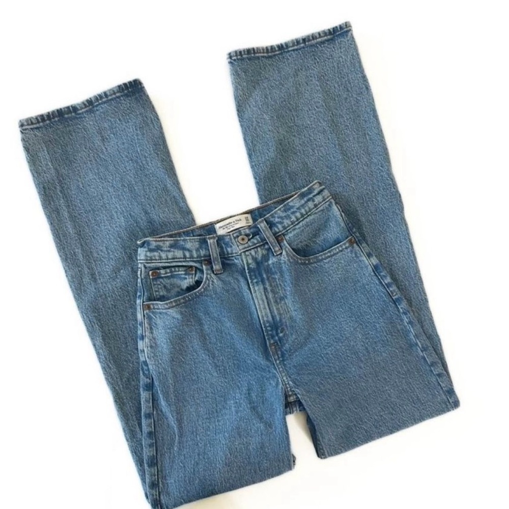 Abercrombie & Fitch The 90s
Relaxed High Rise Jeans
Women 24 00 R